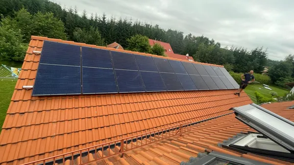 Fotovoltaická elektrárna — tašková střecha