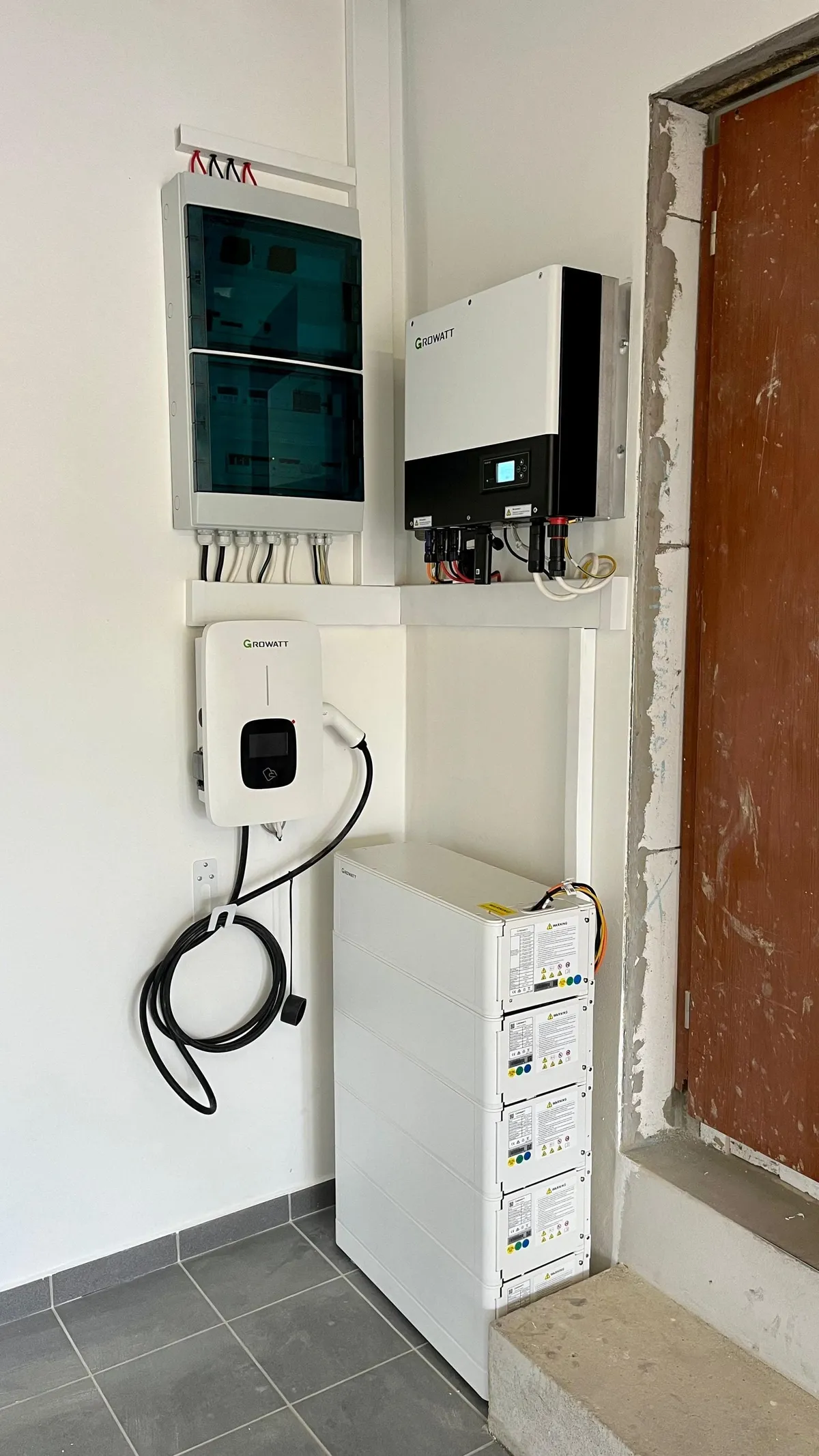 Fotovoltaická elektrárna — velká střešní instalace